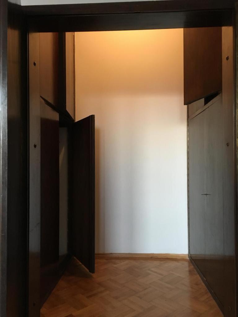 Central Studio Across From Intercontinental Bucarest Esterno foto