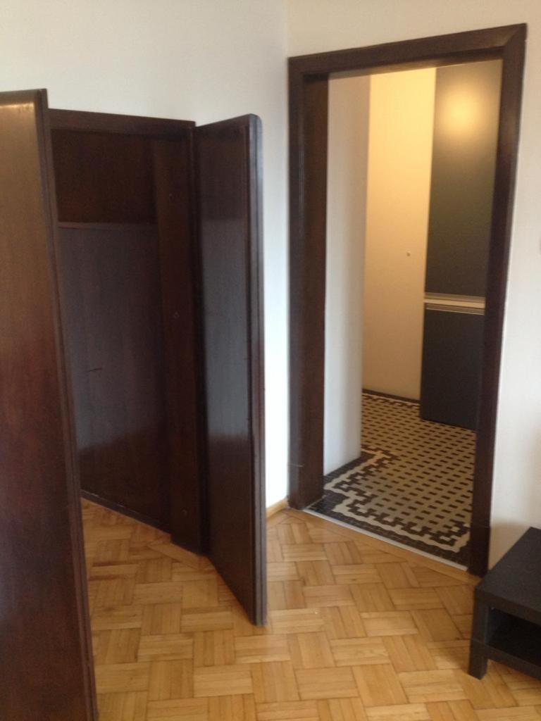 Central Studio Across From Intercontinental Bucarest Esterno foto