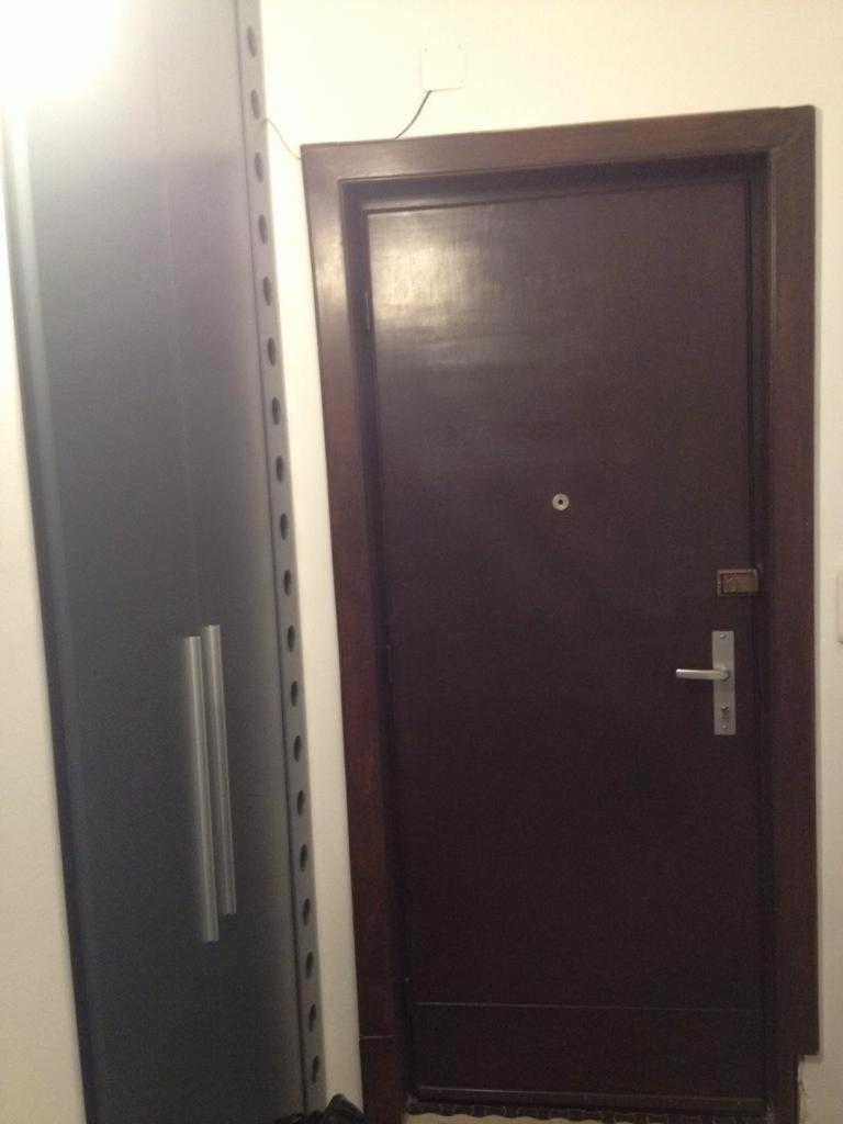 Central Studio Across From Intercontinental Bucarest Esterno foto