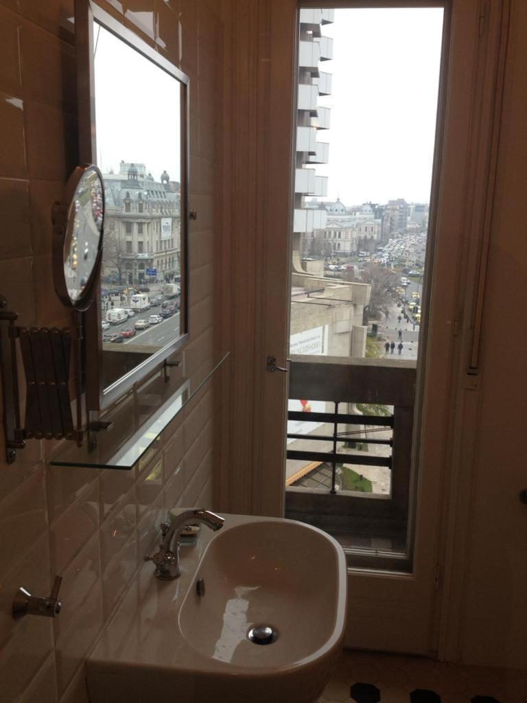 Central Studio Across From Intercontinental Bucarest Esterno foto