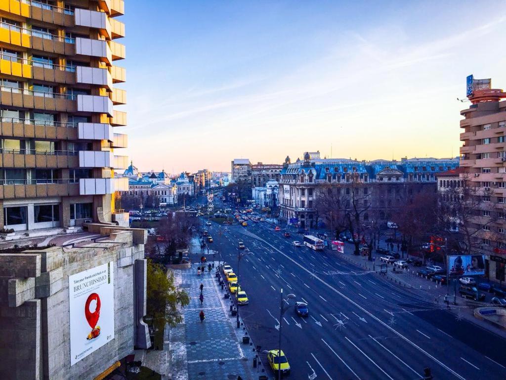 Central Studio Across From Intercontinental Bucarest Esterno foto